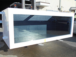 特注前面強化ガラス窓付FRP水槽  白ゲルコート仕上げ　飼育内容 熱帯魚
